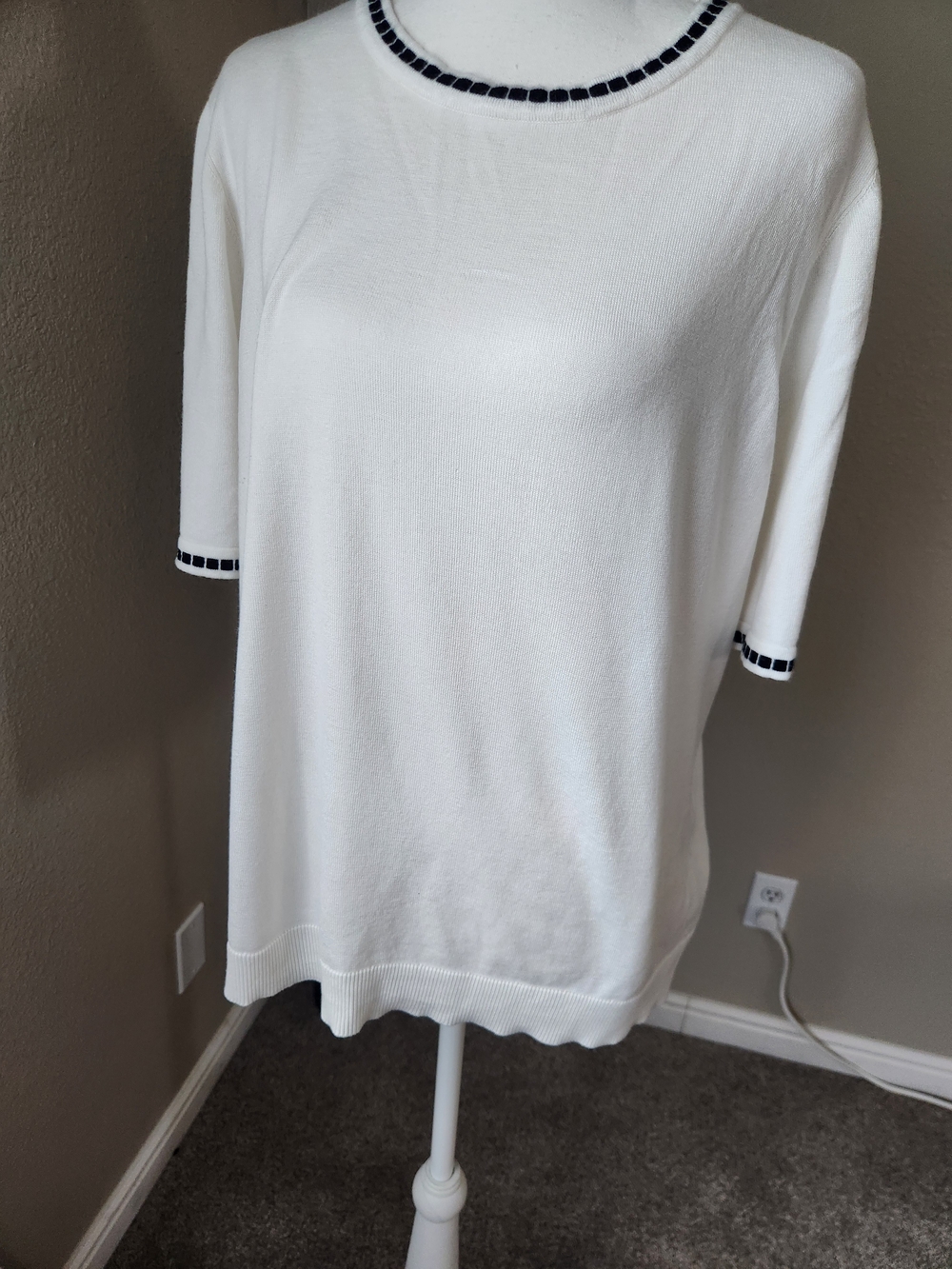 Liz Claiborne White Knit Top with Black Trim